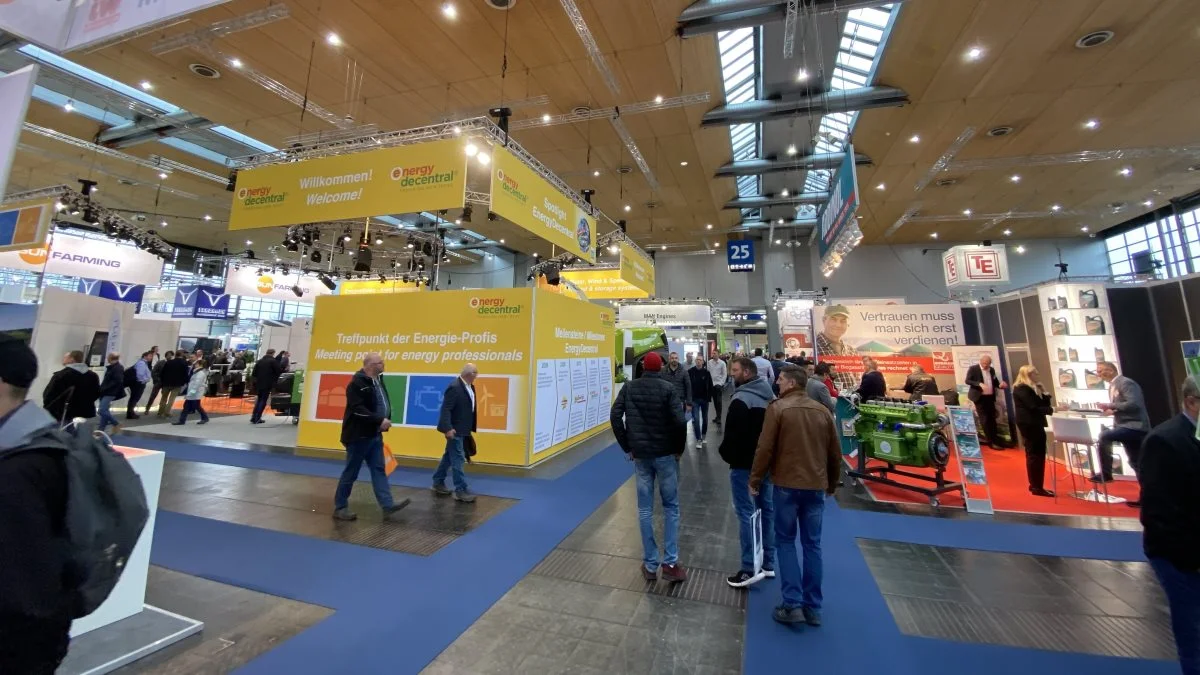 På energimessen EnergyDecentral, der er en del af EuroTier 2022 i Hannover i denne uge, samler interessen sig blandt andet om mulighederne for at bruge biokul – eller »carbon farming« fra pyrolyseteknologi – på landbrugsjord i Europa. Foto: Per Jørgensen