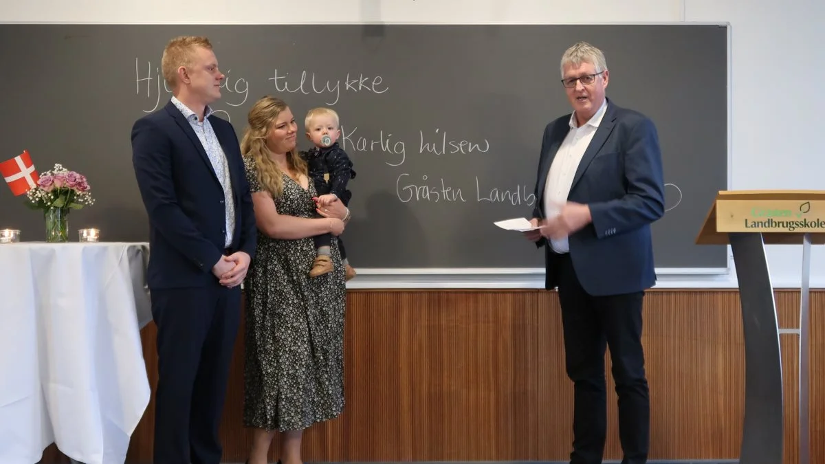 Borgmester Erik Lauritzen, Sønderborg Kommune, foretog vielsen af Nicklas Jepsen og Sigrid Beth Rasmussen, i foredragssalen på Gråsten Landbrugsskole.