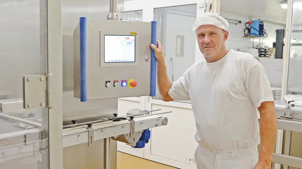 Når det går godt, producerer Brian Madsen og hans ansatte på Barrit Mejeri 30 tons ost om ugen. Men lige nu står produktionen stille. Arkivfoto