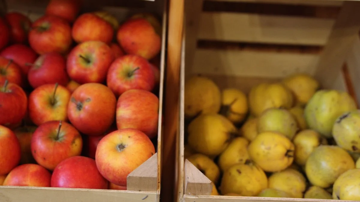 Fra den lille gårdbutik er der salg af spiseæbler, æblemost og æblecider. Fremover bliver fokus mere og mere på ciderproduktion frem for spiseæblerne.