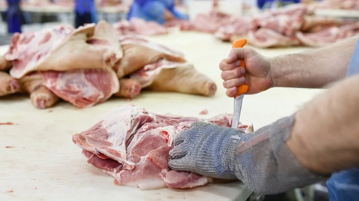 Mens kødindustriens repræsentanter bemærker, at vegetarisme og veganisme er blevet mere og mere populært i landet i løbet af de sidste par år, melder de også, at over 90 procent af befolkningen stadig køber og spiser kød. Foto: Colourbox