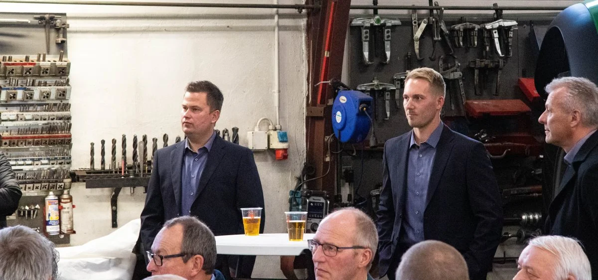 Maskinhandlen havde i anledningen gjort klar i værkstedet, hvor festlighederne gik for sig. Foto: Anders Lei