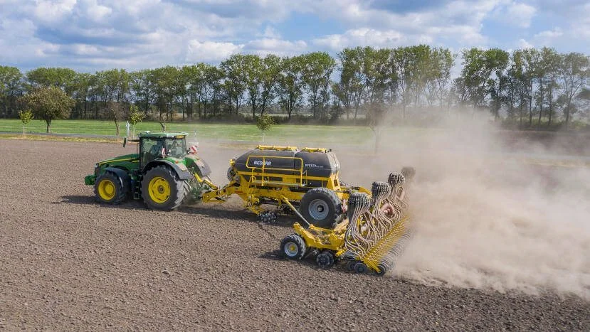 Bednar Efecta CE-såmaskinen er blandt de udstillede maskiner på Danish Agro-koncernens stand. Foto: Bednar