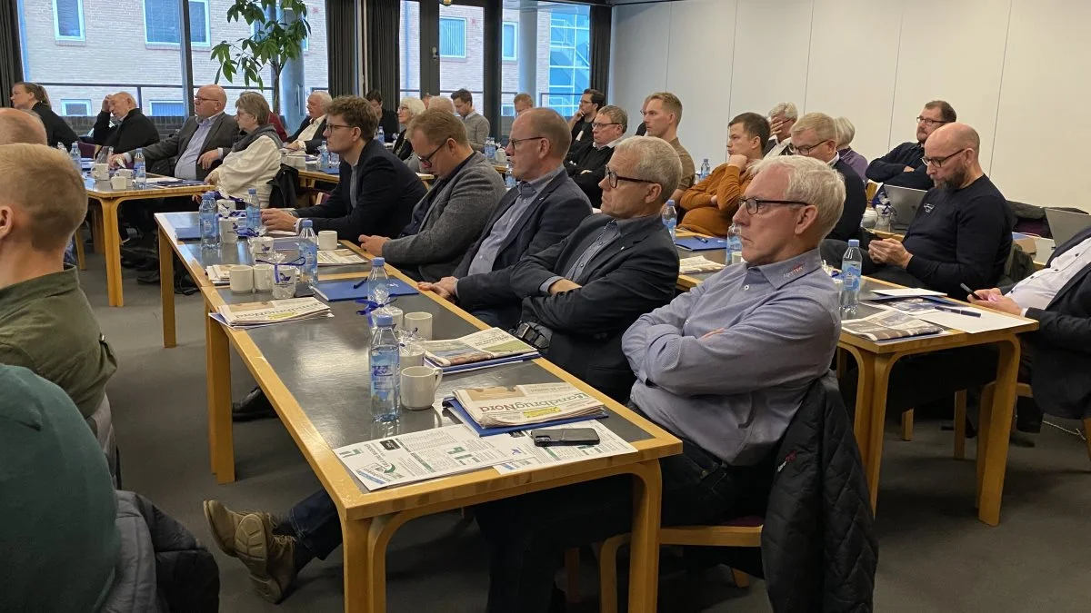 Omkring 60 medlemmer var mødt op til Dansk Maskinhandlerforenings generalforsamling i går i MCH Kongrescenter i Herning. Der blev lyttet intens til formandens beretning.