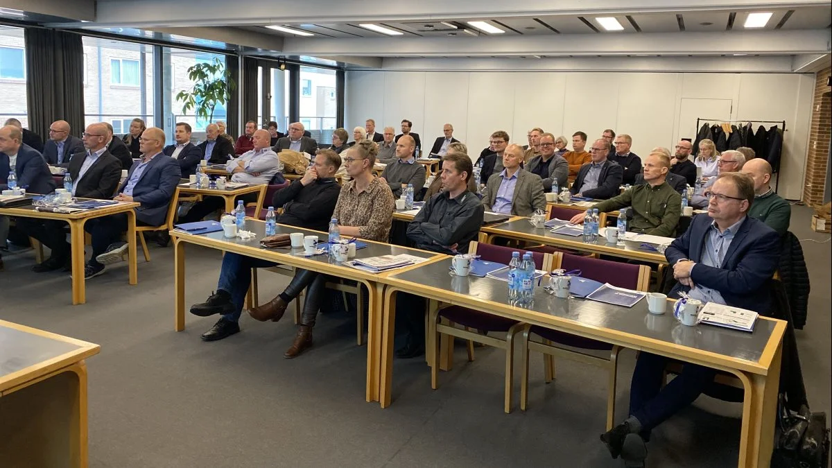 Fornuftige regnskabstal kom frem på Dansk Maskinhandlerforenings generalforsamling i går. Ud af de 103 medlemsvirksomheder havde 14 et negativt årsresultat på i alt 40,2 millioner kroner, og 89 bidrager med et positivt resultat på i alt 231 millioner kroner. Foto: Per Jørgensen