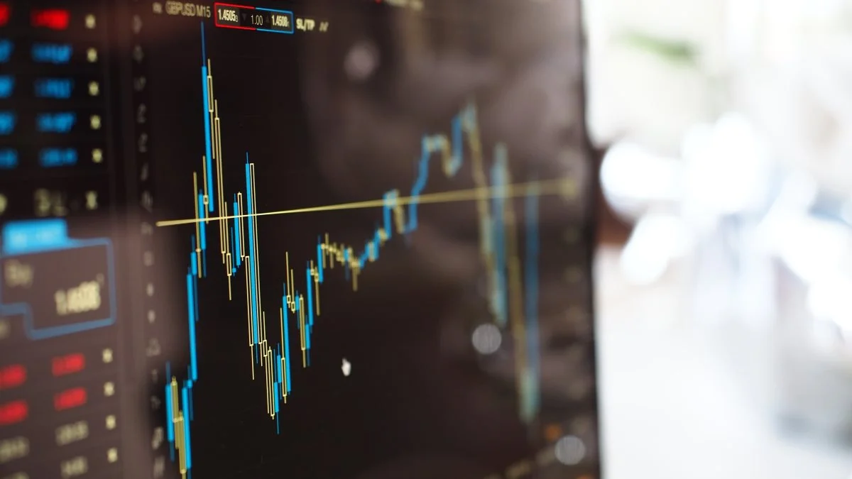 Hvis inflationen kommer hurtigt ned, kommer renterne også hurtigt ned, og derved begynder optimismen at spire igen. Måske langt hurtigere, end vi havde regnet med, skriver Jens Schjerning i klummen.