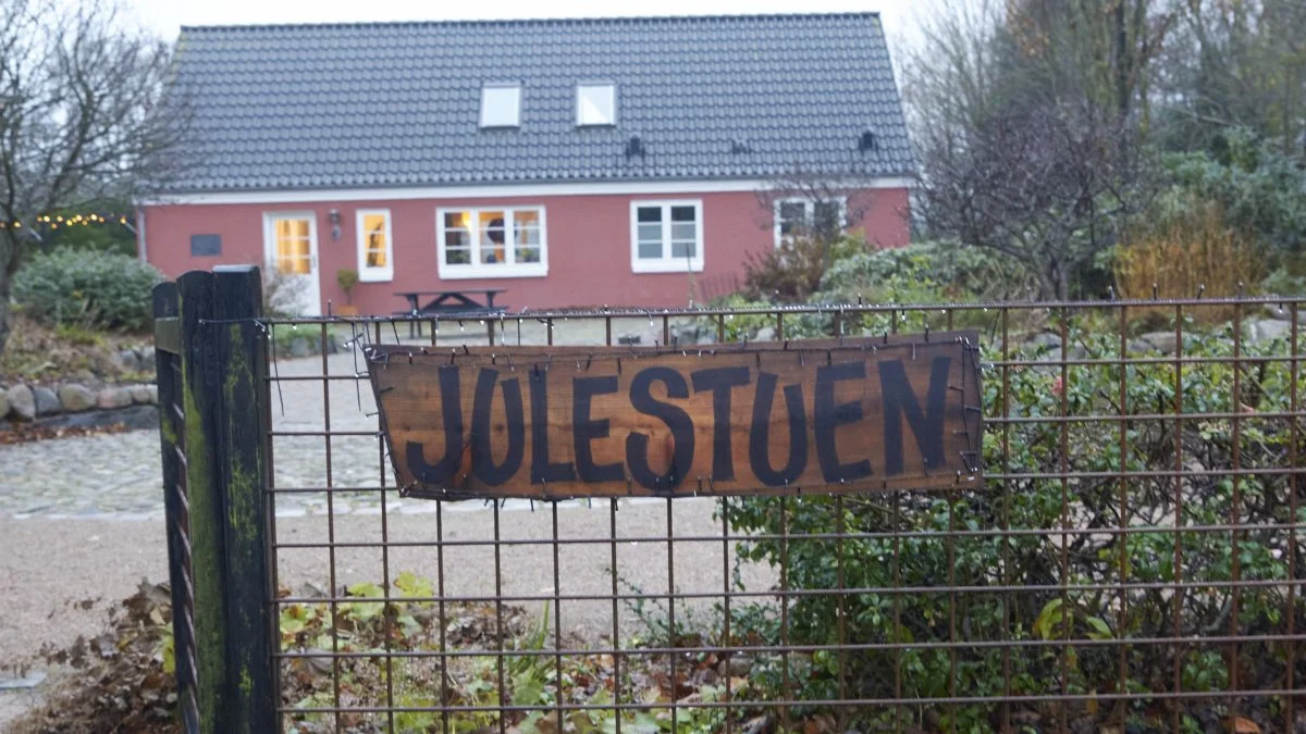 Mellemgård oser af julestemning selv på en gråvejrsdag.
