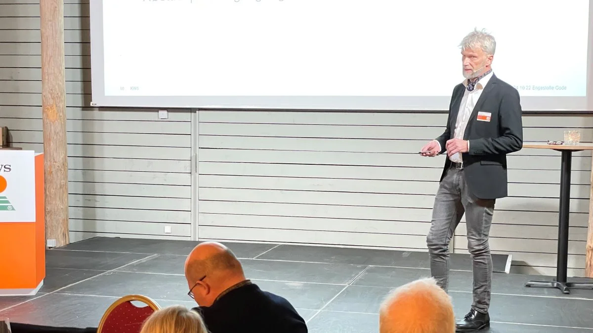 Elo West Larsen, chef for KWS Scandinavias afdeling for salg af sukkerroefrø, til Orange aften, hvor der blev præsenteret resultater fra forsøg med forskellige sorter. Foto: KWS Scandinavia