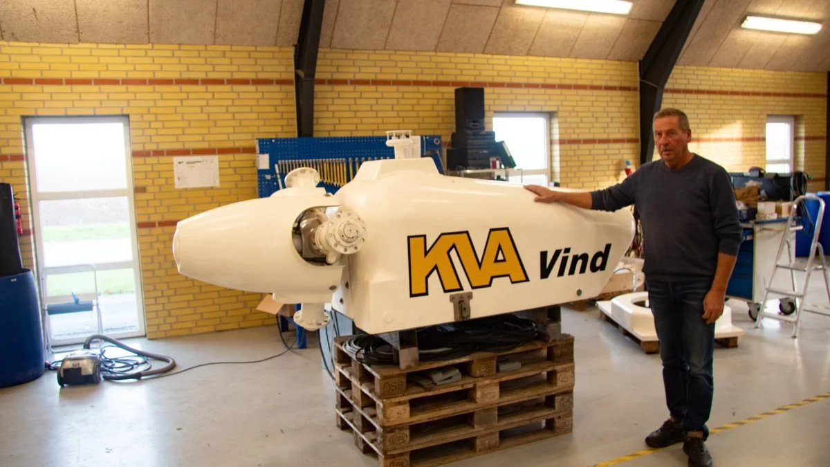 - For seks år siden monterede jeg den første egenproducerede vindmølle, der er ret unik, fordi der ikke er en gearkasse på den, fortæller Kurt Østergaard. 