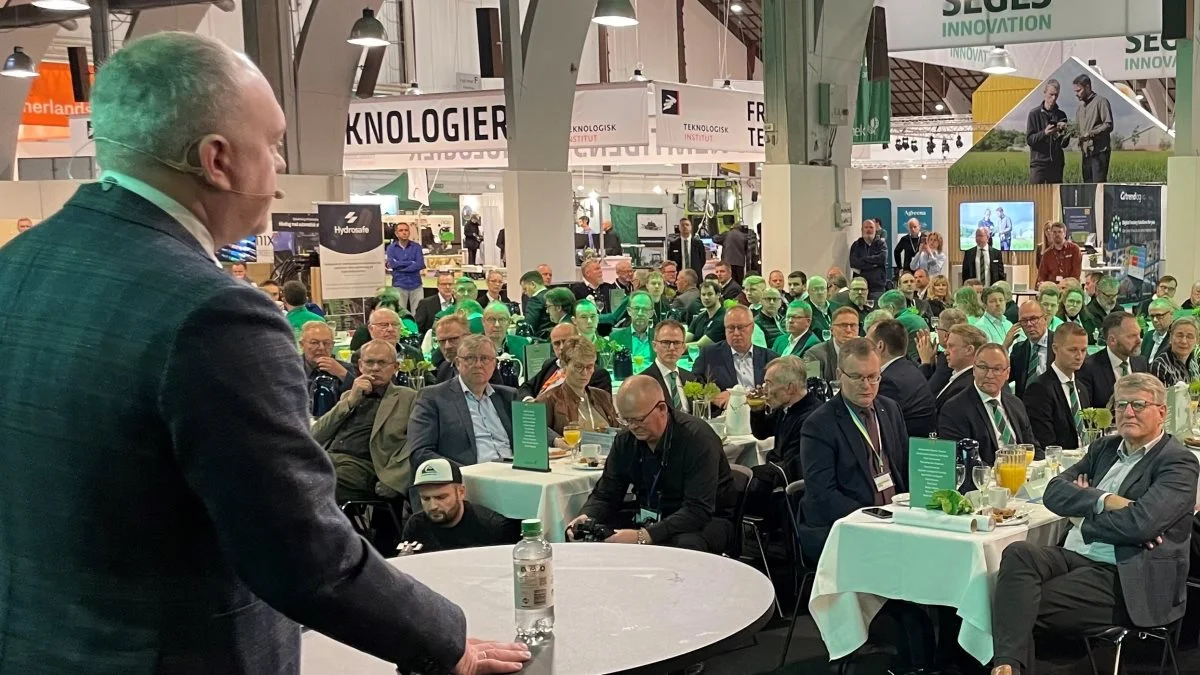 Peter Hansen (forrest til højre) lyttede intenst med, da den ukrainske ambassadør holdt sin del af Agromeks åbningstale i går. Foto: Jacob Lund-Larsen