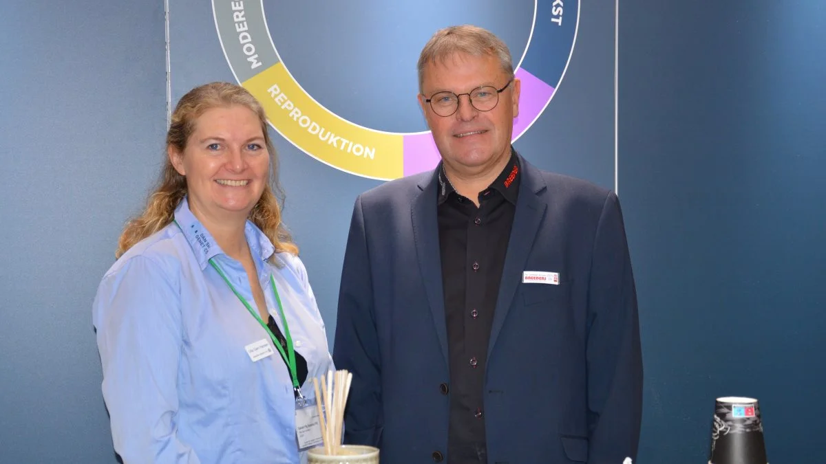 - Med Danish Genetics Nucleus Management (DGNM) indekseres hvert enkelt avlsdyr ugentligt, så producenten i sidste ende har mulighed for at opnå de bedste produktionsresultater ved både sohold og hos slagtesvinene, fortæller Ulla Gam Hansen, der er teknisk konsulent hos Danish Genetics og Per Lembke-Jensen fra Breeders.