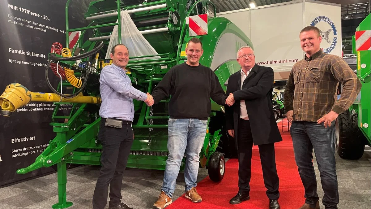 Kobberbøl Maskinstation købte den første McHale Fusion 4 Plus-rundballepresser i Danmark, der har Danmarkspremiere på Agromek-udstillingen. På billedet er det fra venstre Andreas Olsen, produktspecialist, Helms TMT-Centret, Thomas Jensen, Kobberbøl Maskinstation, Martin McHale, og Andreas Thomsen.
