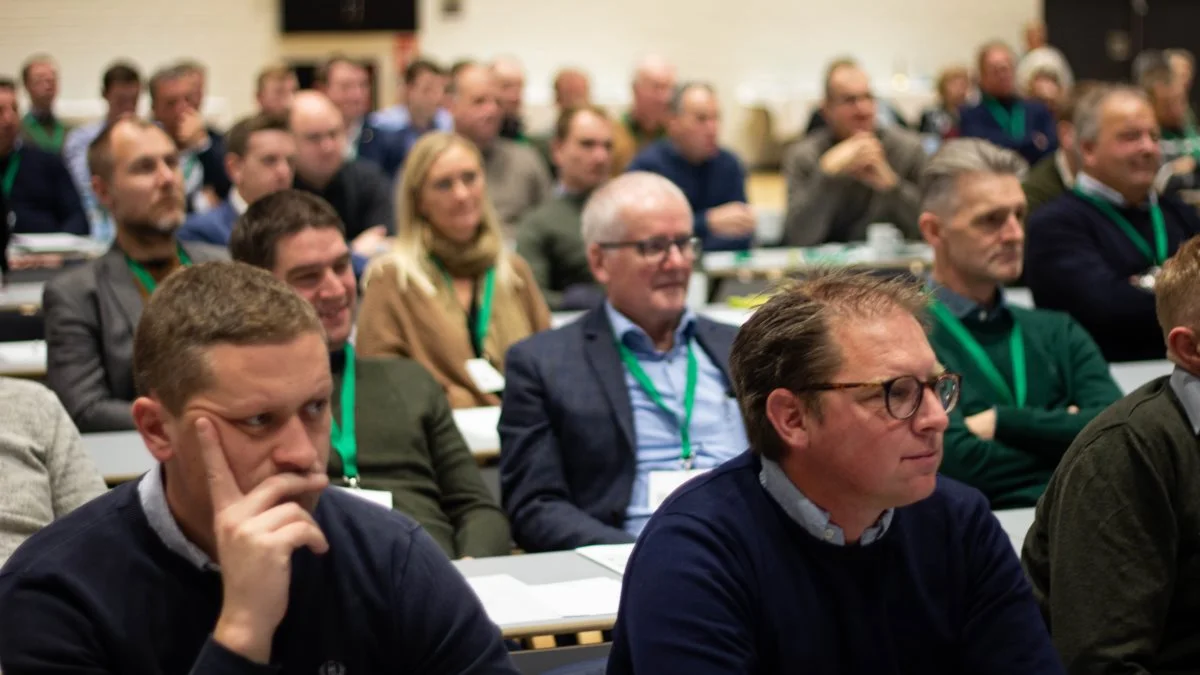 Hvis den lange rentefaldsperiode bliver afløst af en lang rentestigningsperiode, bør landmanden kigge med helt nye briller på finansieringen, lød budskabet til de fremmødte ved Patriotisk Selskabs økonomikonference onsdag. Fotos: Morten Ipsen 