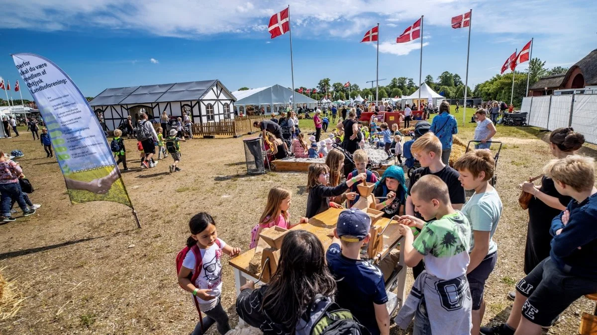Dyrskue i Horsens betyder traditionen tro også masser af besøgende børn – og det er er altid en spændende oplevelse. 