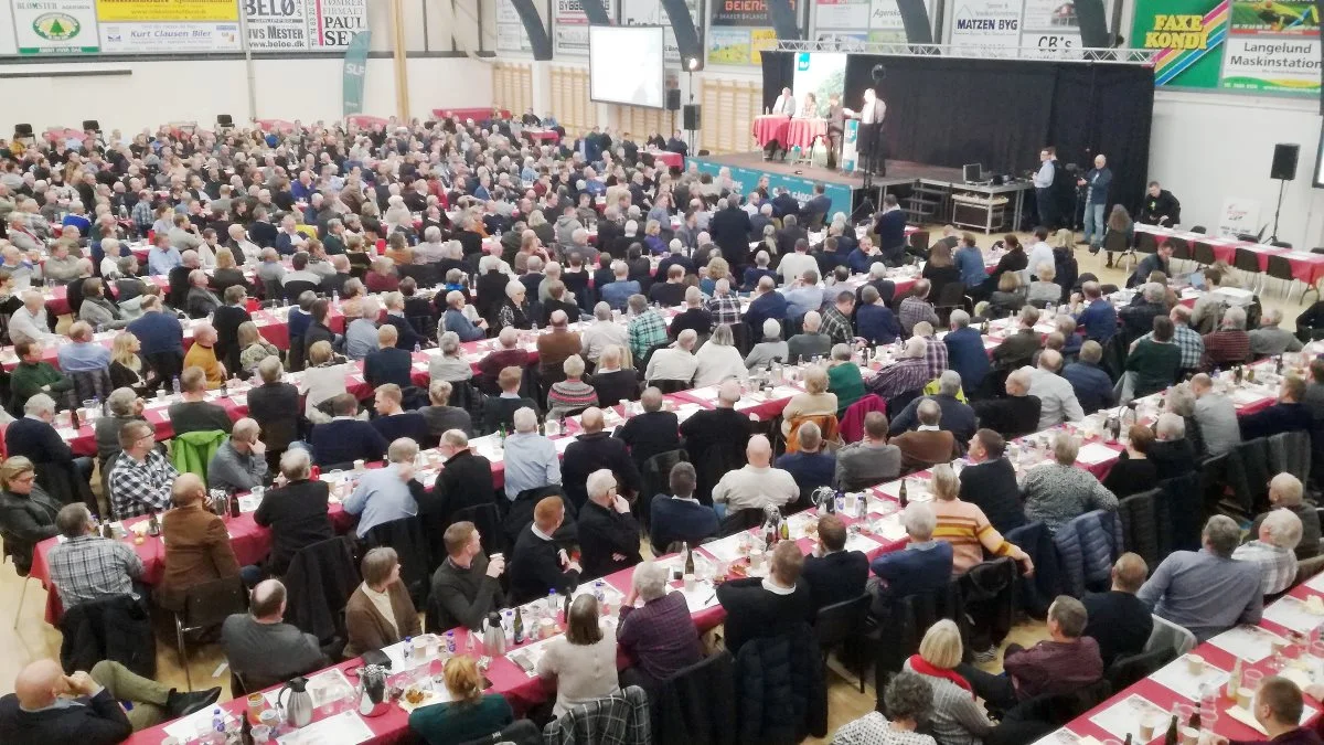 Nytårskuren i Agerskov er tilbage efter to års corona-pause. Hér et billede fra den seneste fysisk afholdte nytårskur i Agerskov Hallen, hvor 670 landmænd deltog. Arkivfoto: John Ankersen
