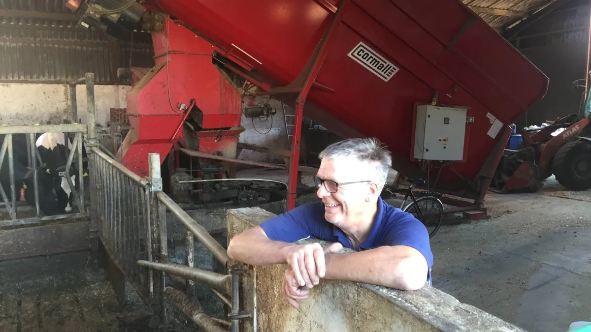 - Nu har vi testet i tre måneder, og selvom jeg kan levere bøjler og madrasser tilbage, kommer det ikke til at ske. De bliver, for de fungerer godt, siger mælkeproducent Karl Peter Mauritzen fra Skærbæk.