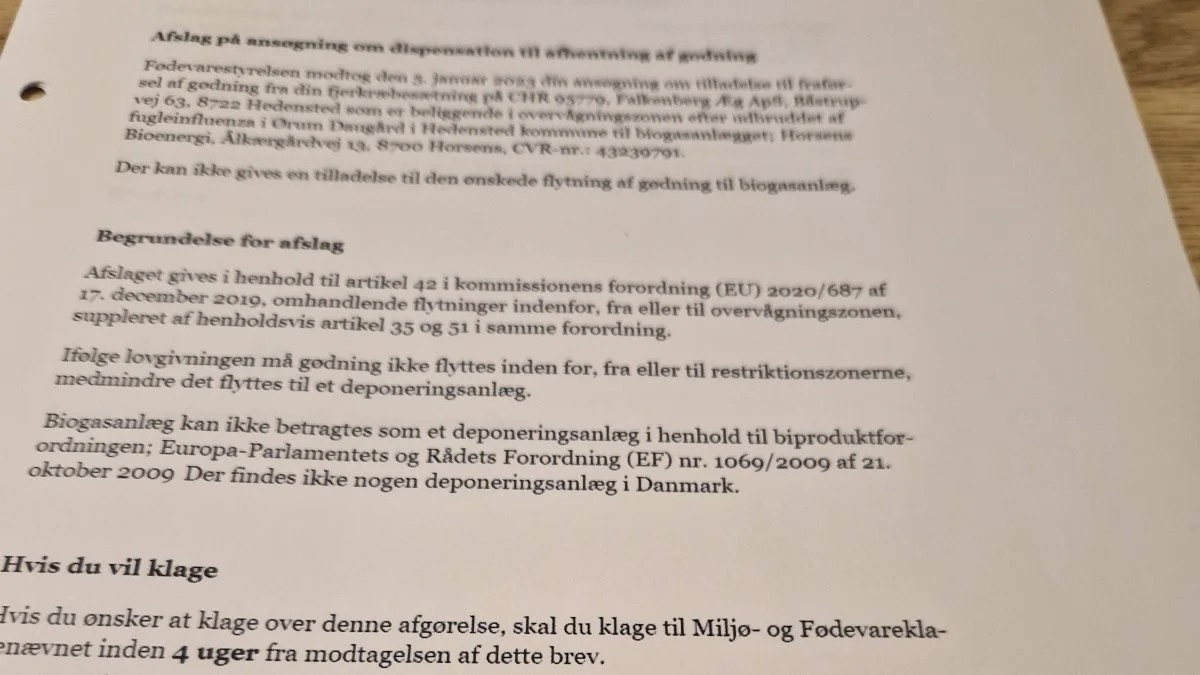 Kort tid efter at have bedt om dispensation til at levere hønsemøg til Horsens Biogas, fik Jens Skovgaard-Jensen dette brev fra Fødevarestyrelsen. Som det fremgår af brevet, var det et afslag på dispensationen. 