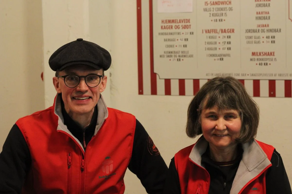 Lisbeth og Torben Bo Toft Christensen udlever drømmen om at leve af gårdbutikken, som blandt andet har stor succes med at sælge oplevelser. Foto: Anders Lei