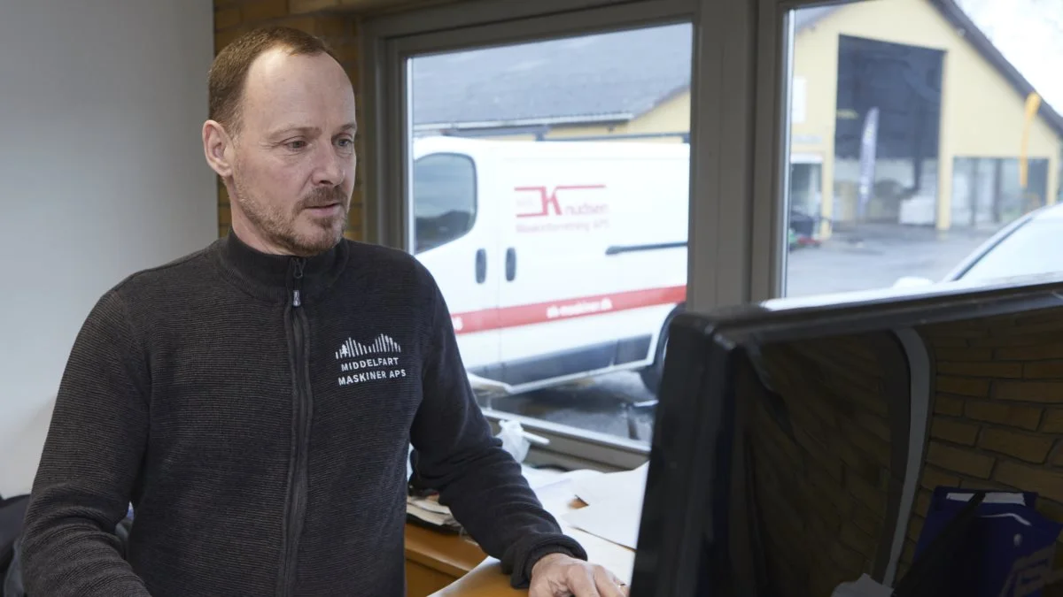 - Jeg havde nok aldrig ville have bundet an med en egen maskinforretning, hvis denne chance ikke havde budt sig, siger indehaveren af Middelfart Maskiner, Carsten Vesthammer, der siden 2020 har haft til huse hos Axel Knudsen Maskinforretning. Fotos: Erik Hansen