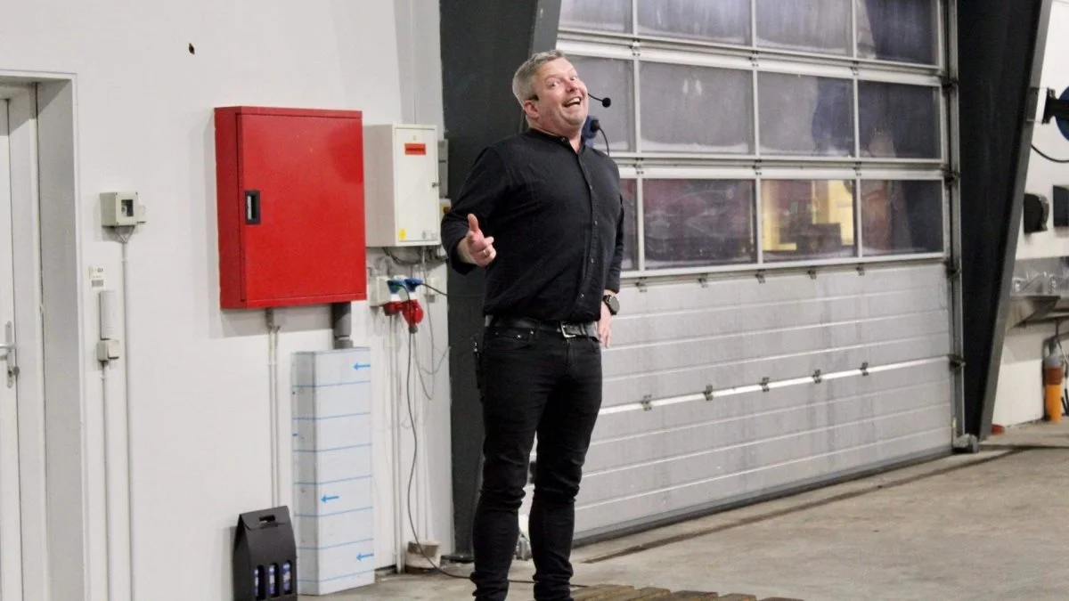Lindy fra Rigtige Mænd rundede aftenen af med brede smil og høj latter.