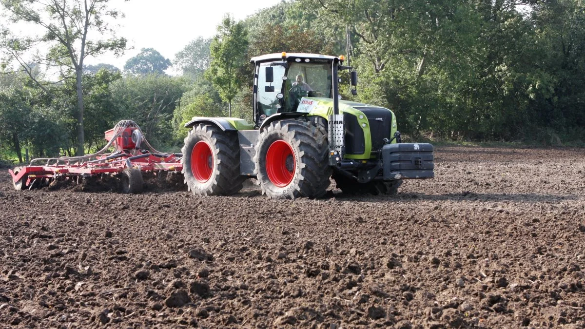 Én af udfordringerne på Hverringe, at en tredjedel af arealet er foragre - altså arealer, hvor mange markoperationer ikke kan udføres optimalt. Foto: Bøje Østerlund