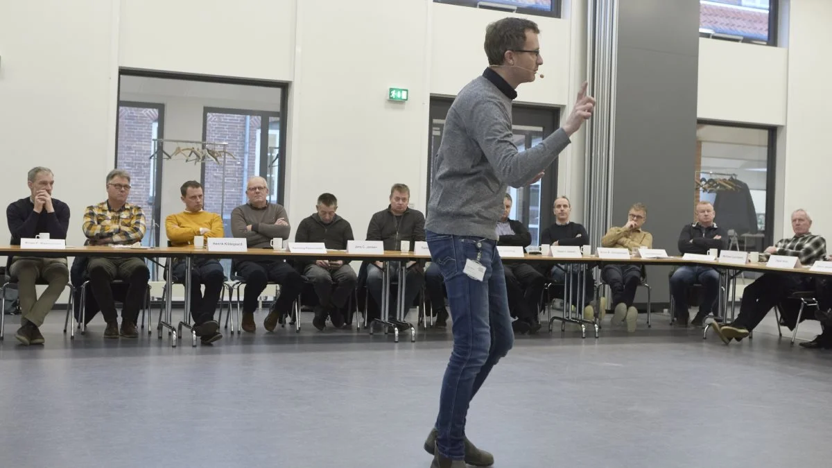 - Ugens fund af nedbrydningsprodukt fra skimmelmiddel kan føre til en nedlukning af melkartoffelproduktionen, så vi så det med minkerhvervet. Derfor hersker der nærmest panikstemning på gangene i vores planteavlsafdeling, da det kan føre meget mere med sig, lød det fra afdelingsleder Carsten Fabricius, Seges, vil et Velas-kursus torsdag i Odense. Fotos: Erik Hansen