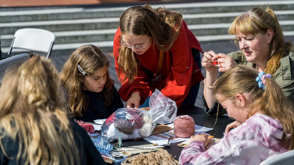 Der var deltagere i alle aldre ved Furesø Kommunes klimafolkemøde i september 2022, som blandt andet fik Furesø Ungeklimaråd til at springe ud. Pressefoto: Furesø Kommune