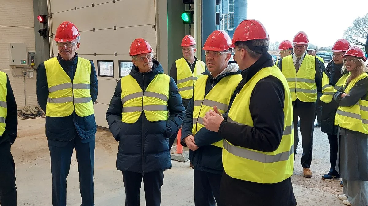 I forbindelse med indvielsen var der rundvisning på biogasanlægget – fra venstre: Formand for Biogas Danmark, Henrik Høegh, formand for Energinet, Mogens Lykketoft, Klima, - Energi-, og Forsyningsminister, Lars Aagaard, (M), ogadm. Direktør i Nature Energy, Ole Hvelplund. Foto: John Ankersen