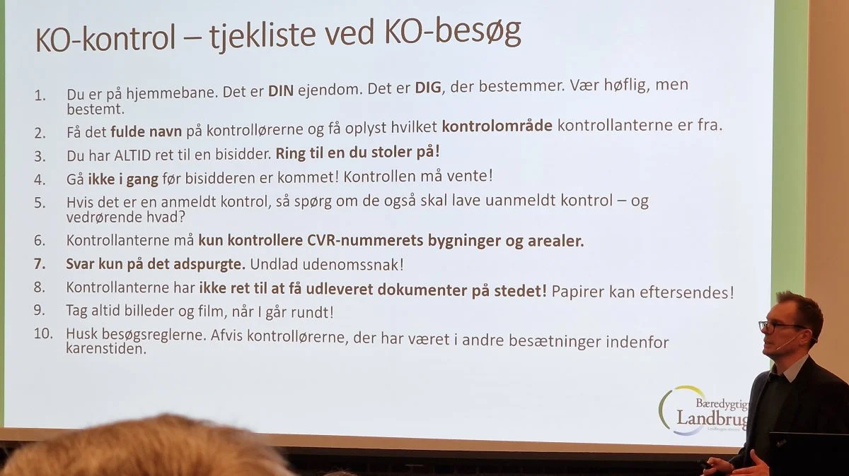 Chefjurist Nikolaj Schulz fra Bæredygtigt Landbrug gennemgik de retskrav, man som landmand har ved et kontrolbesøg fra Landbrugsstyrelsen. Her viser han en liste over gode råd til landmanden.