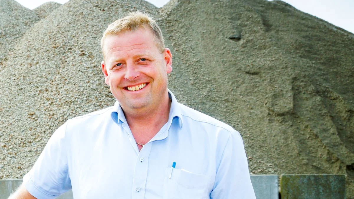 Michael Mortensen fra HM Entreprenør er en gammel kending hos Johs. Mortensen Maskiner, og det har været med til at få handlen i hus. Arkivfoto
