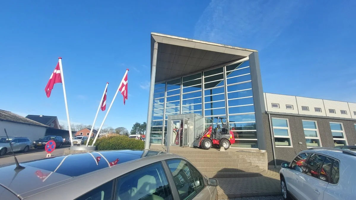 Flagene var hejst, da CN Maskinfabrik holdt åbent hus i solrigt men køligt januarvejr forleden. Foto: John Ankersen
