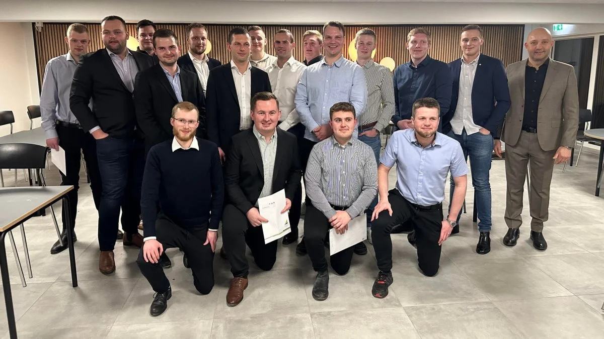 Agrarøkonomer fra Nordjyllands Landbrugsskole: Anders Thorarins Jensen, Frederikshavn, Christian Emil Lauridsen, Ålbæk, Frederik Nielsen, Hjørring, Frederik Emil Skov Villadsen, Nibe, Frederik Myrup Andersen, Aalborg, Frederik Vilstrup Langbak Pedersen, Dronninglund, Jakob Kjølby Jensen, Bindslev, Jonas Hansen, Aalborg, Kristian Nørgaard Drejer, Ålbæk, Lars Henrik Bartholomæussen, Hobro, Lasse Bentzen, Aalborg, Laurits Vestergaard Kristensen, Thisted, Lucas Vendelbo Jepsen, Nibe, Magnus Vingaard Olesen, Vrå, Mikael Jurgen Moes, Fjerritslev, Nicklas Rahbek Jarndorf, Aalborg, Rasmus Brændstrup Kragelund, Nibe, Teis Samsø Møller, Fjerritslev.