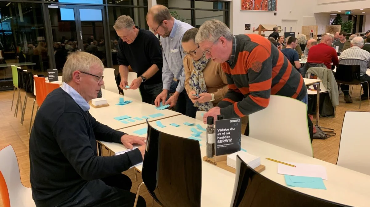 Mogens Hansen (tv.) og stemmetællere på arbejde under årsmødet i Østlige Øers Kødkvægudvalg, hvor tre kandidater dystede om to pladser. Fotos: Jesper Hallgren