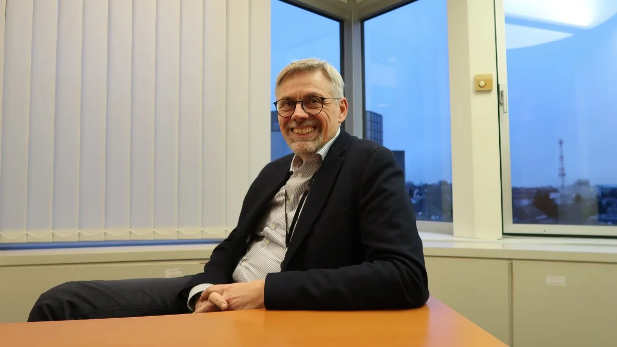 Erik Poulsen på kontoret i Strasbourg – inden mødet med den israelske ambassadør. Foto: Karsten Himmelstrup