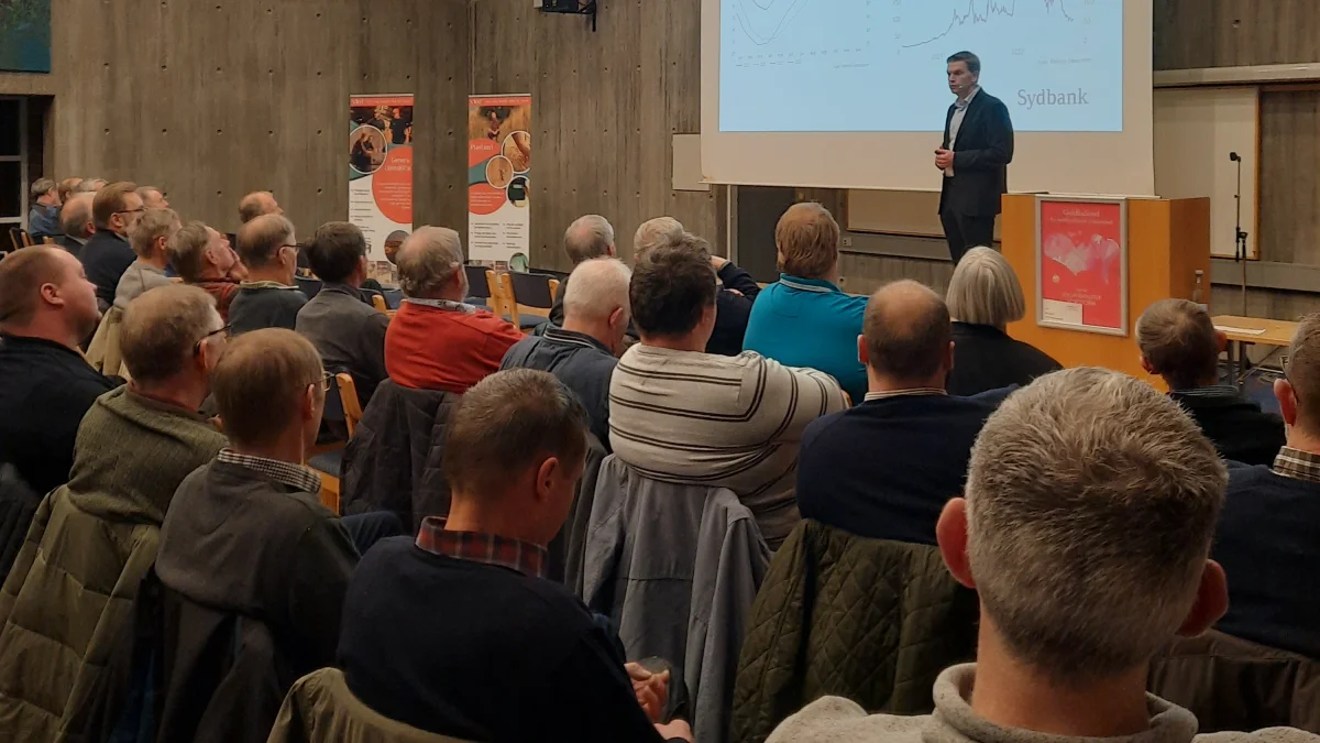 Kim Blindbæk, seniorøkonom i Sydbank, med et indlæg om, hvordan krigen i Ukraine og den efterfølgende energikrise har ændret den økonomiske situation. Foto: VKST