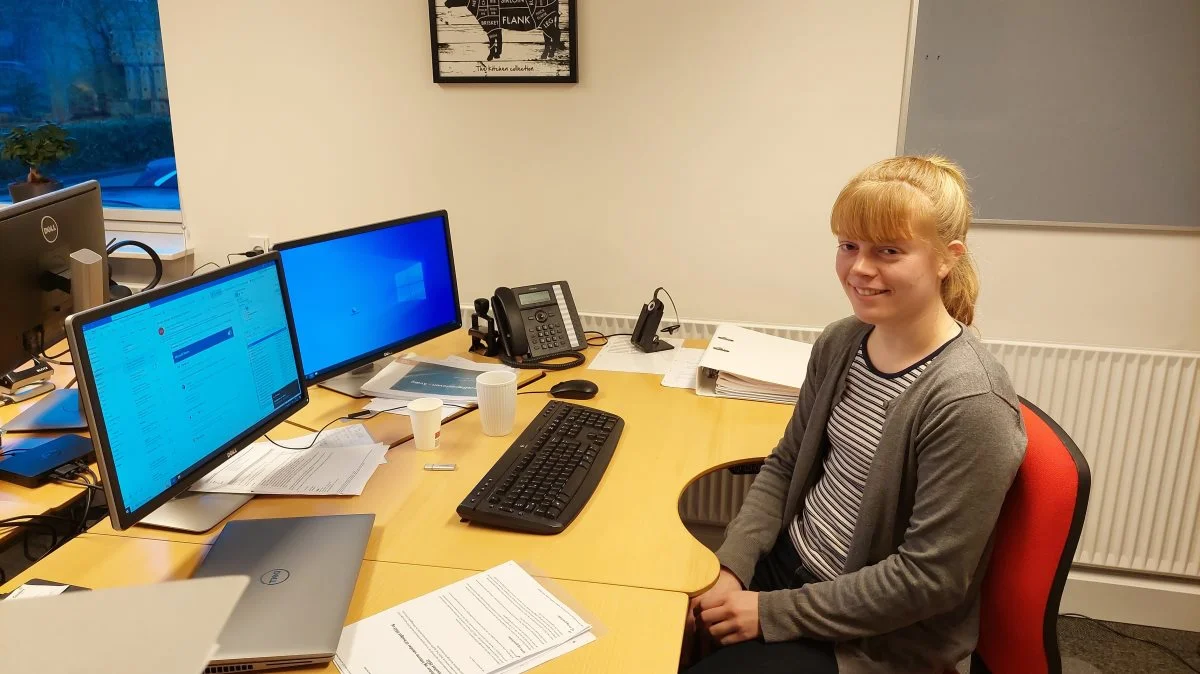 Margrete Johnsen Hansen er juniorkonsulent hos KHL og har skat omkring landbrugsejendomme som et af sine specialer. Foto: John Ankersen
