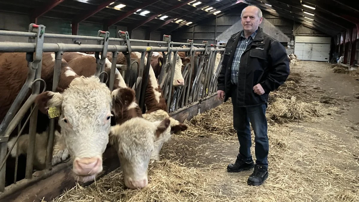 Lars Christensen har fået hjælp til sin slidte skulder. I dag spiser han kosttilskud fra Sundhedsshoppen. Foto: Sundhedsshoppen.