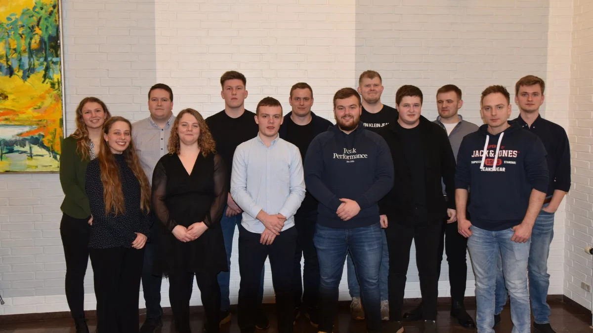 Produktionsledere 2022/2023 på Gråsten Landbrugsskole: Anders Holst Andersen, Gråsten, Anne Sophie Høeg Petersen, Gråsten, Caroline Momme, Tinglev, Jesper Hjarnø Jørgensen, Sydals, Jonas Kamp Hansen, Risskov, Jurre Jan van der Sluis, Toftlund, Lars-Peter Boyschau, Bevtoft, Lasse Schulz, Haderslev, Mads Schrøder Hansen, Toftlund, Mette Roager, Tønder, Mikkel Manfred Woetmann Petersen, Løgumkloster, Noah Dahl Østergaard, Varde og Rune Bucka, Bylderup-Bov.