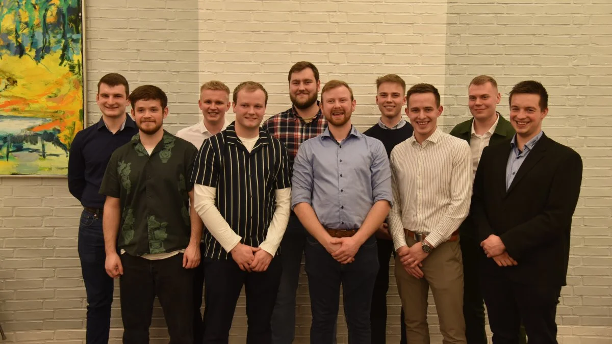 Agrarøkonomer 2023 Gråsten Landbrugsskole: Erik Toftkær Muurmann, Aabenraa, Jakob Alsina Lund, Bredebro, Kasper Schjøtt Johannsen, Ribe, Laust Vejrup Sørensen, Skærbæk, Leo Andresen-Heiselberg, Rødekro, Michael Binnerup, Odense, Morten Paasch Hansen, Skærbæk, Morten Wolter Meine, Rødekro, Nicolaj Oldrup Mikkelsen, Rødekro og Peter Møller, Tinglev.