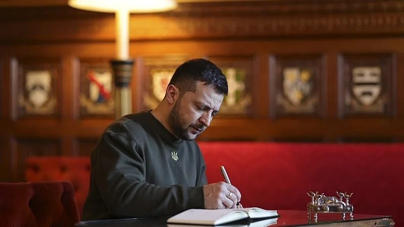 Volodymyr Zelensky er godt tilfreds med, at Danmark har valgt at støtte Grain From Ukraine-initiativet. Foto: Simon Dawson / No10 Downing Street via Creative Commons