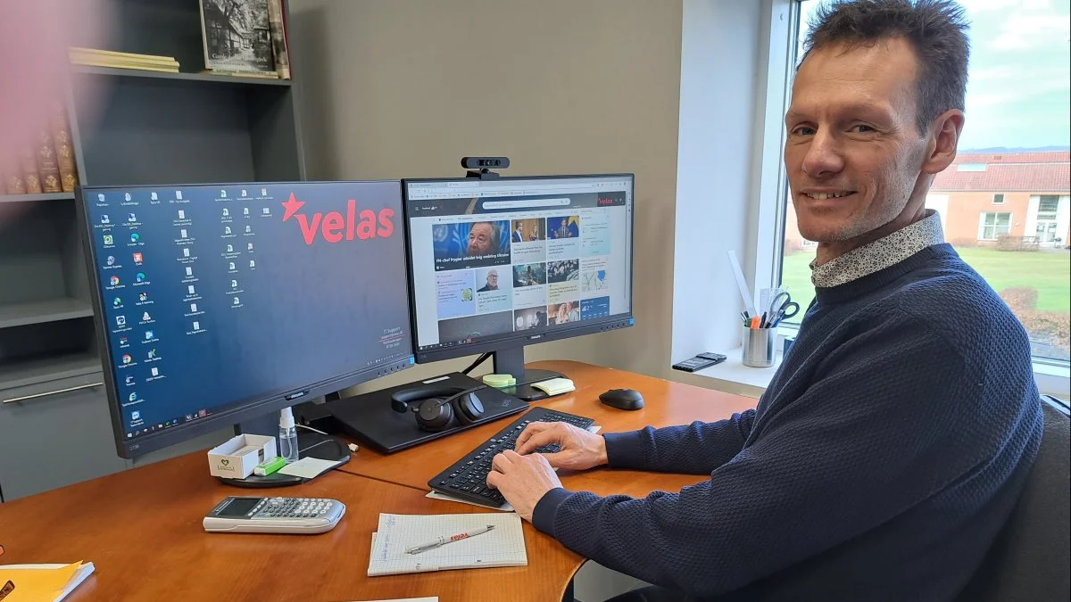 - Det er en betydelig forbedring, for det gavner likviditeten, når den unge virkelig har brug for det. Det vil sige især i begyndelsen, forklarer afdelingsleder og virksomhedsrådgiver i rådgivningsvirksomheden Velas, Jesper Høgsted om den nye etableringsstøtteordning. Foto: Louis Andreas Michaelsen.