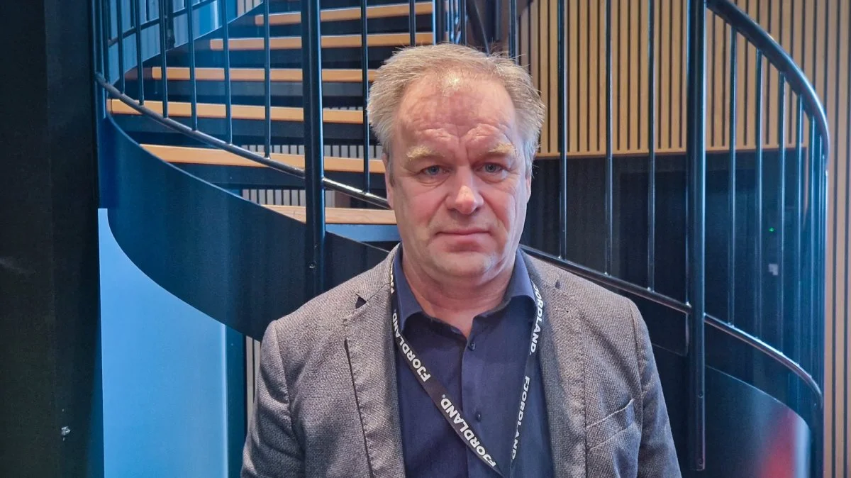 Leif Gravesen, formand for landboforeningen Fjordland, betegner det som en grotesk sag, at der endnu ikke er nogen afklaring på sagerne om erstatning eller dispensation for landbrugere med engarealer, der hører under naturbeskyttelseslovens §3. 