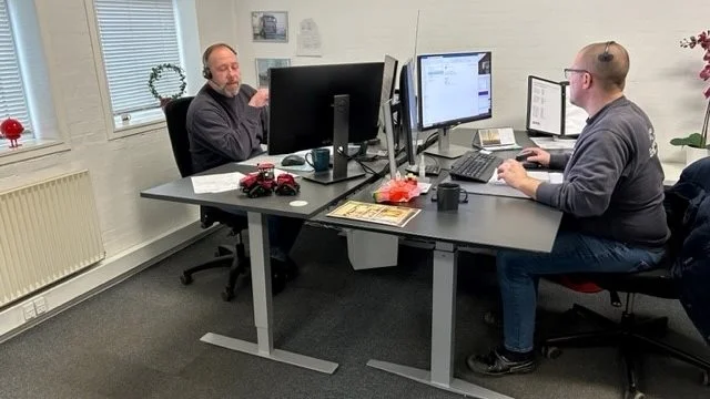 Jan Skovlund Hansen (til venstre) er ansvarlig for landbrugs- og specialtransport hos vognmandsfirmaet Erik Jørgensen's Eftf. 