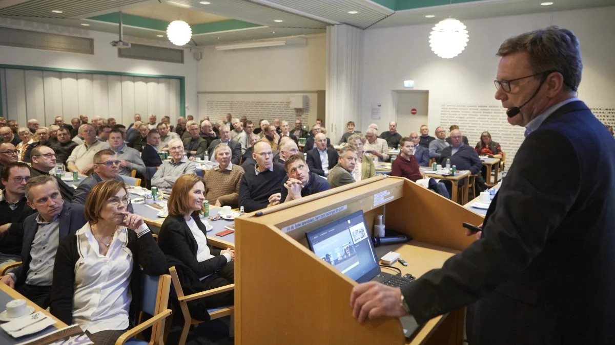 DLG’s administrerende koncerndirektør Kristian Hundebøll gennemgik rekordregnskabet overfor de ikke mindre end 150 fynske andelshavere ved mandagens møde i Odense. Fotos: Erik Hansen