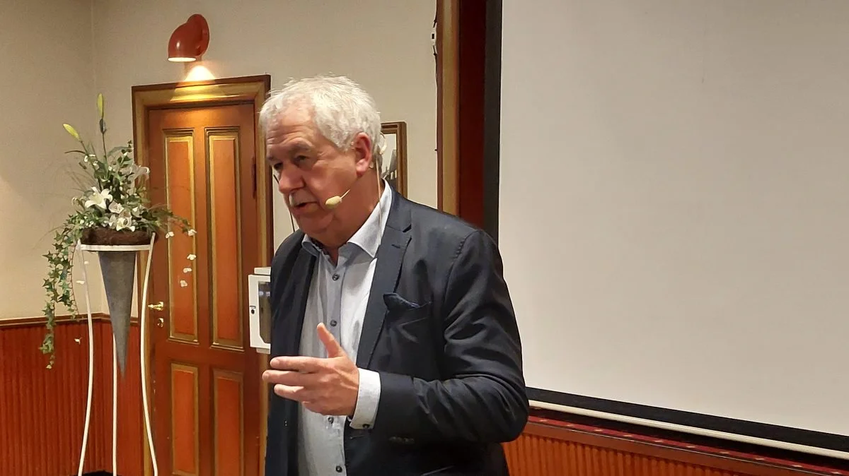 Hans Christian Schmidt (V) er personligt ikke tilhænger af en CO2-afgift for landbruget, som han derfor vil følge tæt. 
