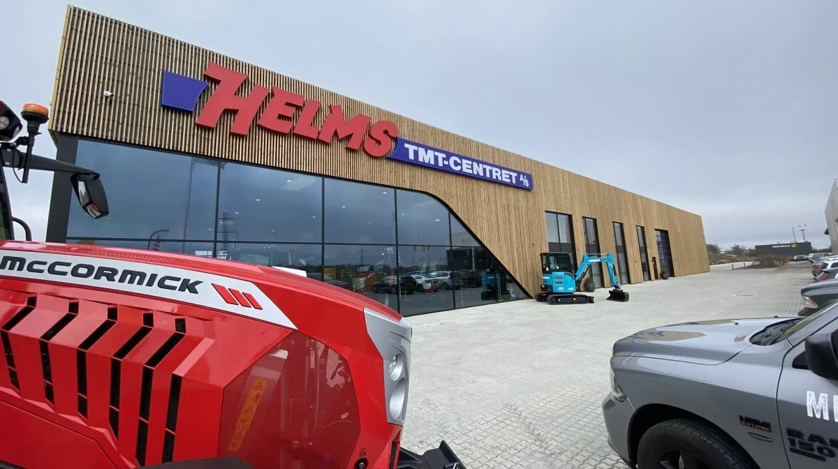 Det nye Helms TMT-Centret i Ringsted er bygget i topmoderne materialer med et flot udtryk direkte ud til E20-motorvejen. Foto: Per Jørgensen