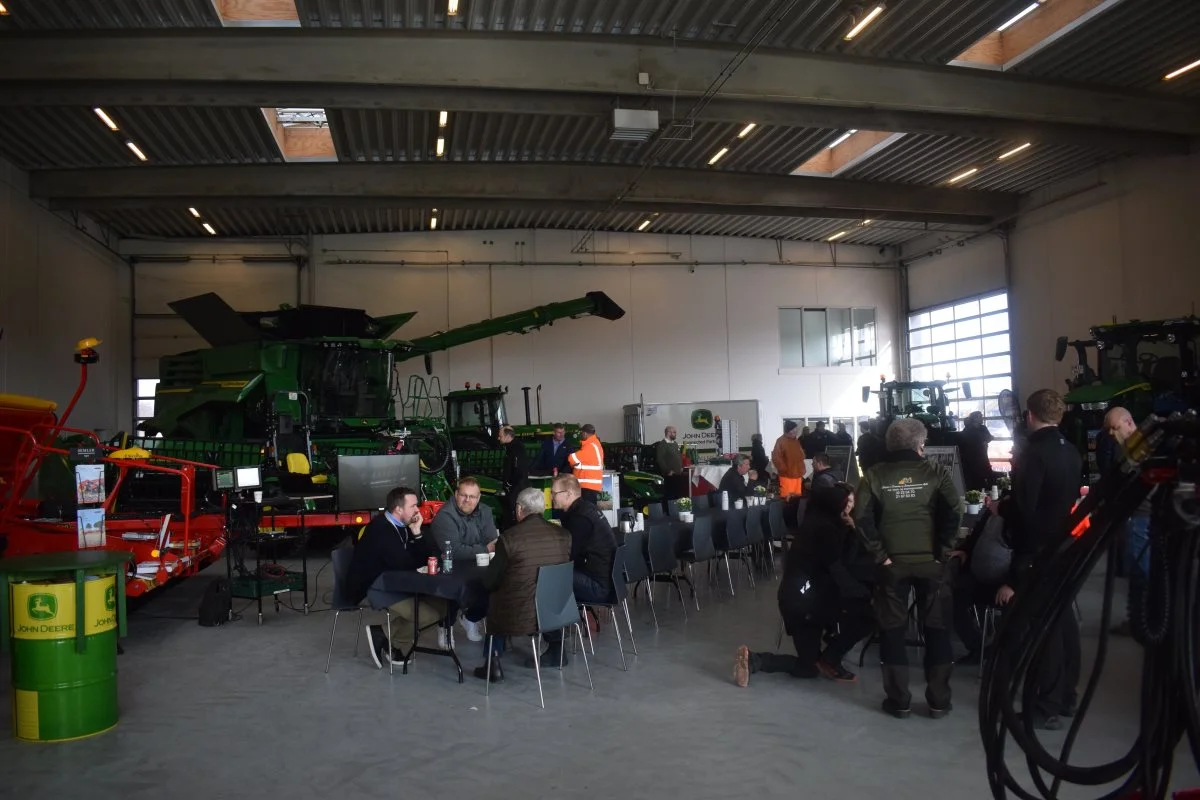 Hos Semler Agro var der lejlighed til at se nærmere på John Deere, Väderstad, Kramer og Sulky.