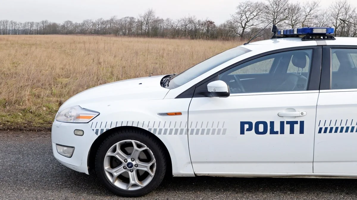 Mandag morgen måtte politiet rykke ud til en landejendom på Djursland, hvor et tyveriforsøg udviklede sig dramatisk. Arkivfoto