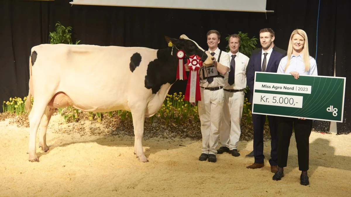 Familien Therkildsen fra Raunhøj Dairy i Hjortshøj ved Aarhus vandt Miss Agro Nord. Det blev belønnet med 5.000 kroner fra DLG. Fotos: Tenna Bang