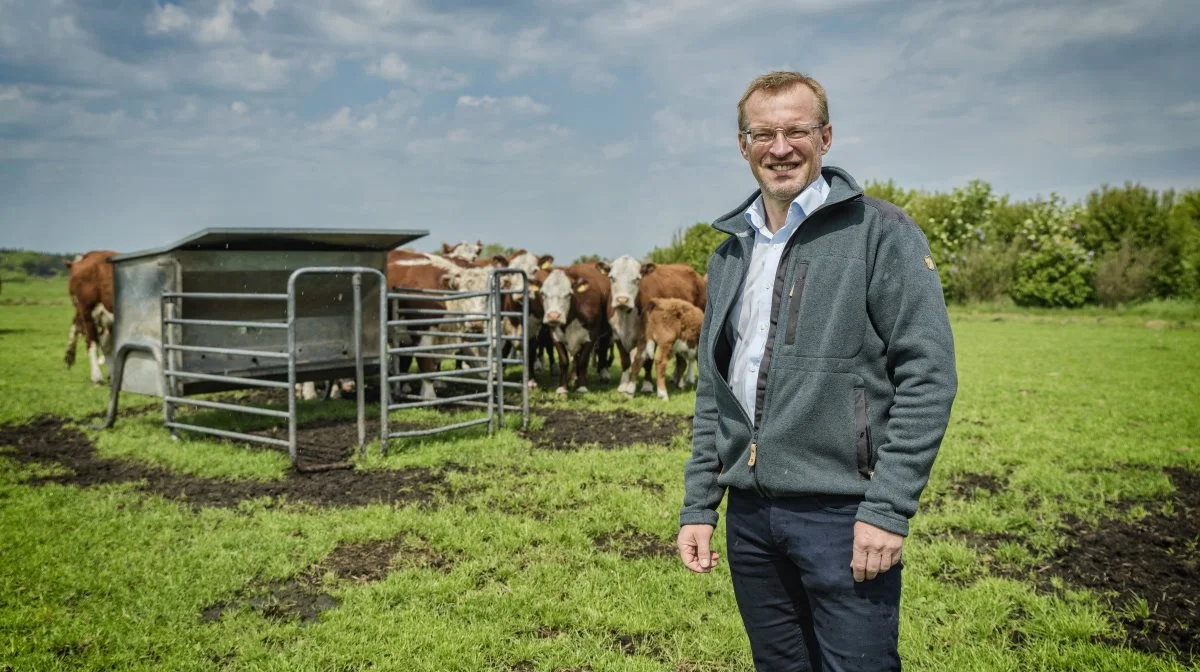 Der er som bekendt gode økonomiske vilkår for mælke- og planteproduktion for tiden, og det er en af årsagerne til den pæne interesse for økolandbruget ved Aulum, fortæller ejendomsmægler Jan Vistisen. Arkivfoto